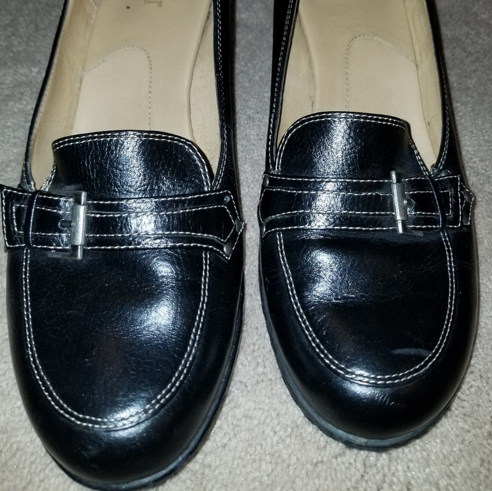 Black dress shoes